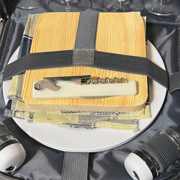 NWOT California Picnic All-in-One Shoulder Insulated Bag 4-Piece Cutlery Cheese! - Picture 7 of 15